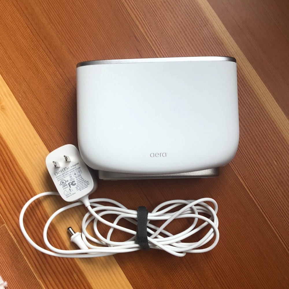 Aera air freshener/diffuser. Model: AQ26